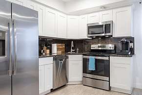 Cherry Suites 3BR Apt w W D Pool Table