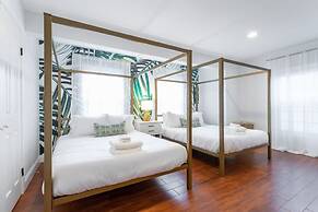 Cherry Suites 3BR Apt w W D Pool Table