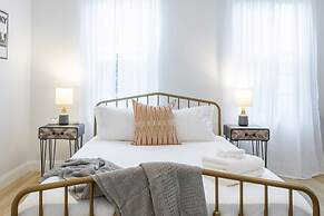 Cherry Suites 3BR Apt w W D Pool Table