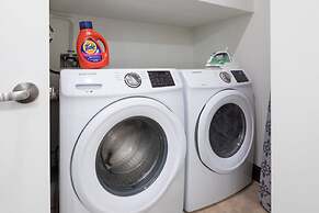 Sosuite 2BR Penthouse w W D Gym On-site Bar