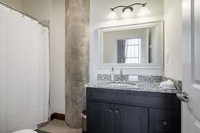 Sosuite 2BR Penthouse w W D Gym On-site Bar