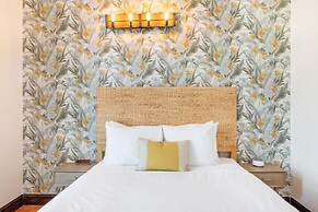 Sosuite 2BR Penthouse w W D Gym On-site Bar