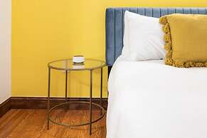 Sosuite 2BR Penthouse w W D Gym On-site Bar