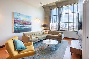 Sosuite 2BR Penthouse w W D Gym On-site Bar