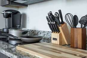 Sosuite 2BR Apt w W D Gym On-site Restaurant