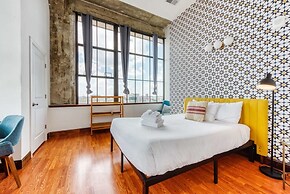 Sosuite 2BR Penthouse w W D Gym On-site Bar