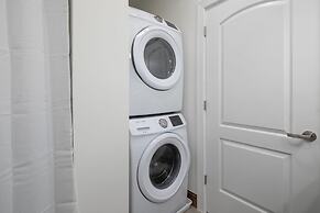 Sosuite 2BR Penthouse w W D Gym On-site Bar