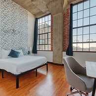 Sosuite 2BR Penthouse w Balcony W D Gym