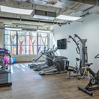 Sosuite 2BR Penthouse w Balcony W D Gym