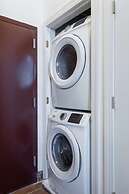 Sosuite 2BR Penthouse w Balcony W D Gym