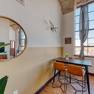 Sosuite 2BR Penthouse w Balcony W D Gym