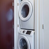 Sosuite 1BR Penthouse w W D Gym On-site Bar