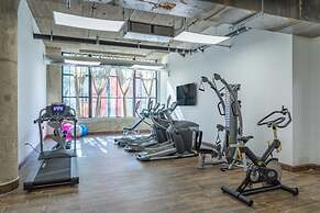 Sosuite 1BR Penthouse w W D Gym On-site Bar