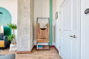 Sosuite 1BR Penthouse w W D Gym On-site Bar