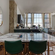 Sosuite 1BR Penthouse w W D Gym On-site Bar