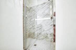 Sosuite 1BR Penthouse w W D Gym On-site Bar