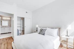 Sosuite 2BR Apt w Park View, W/d, Gym, Lounge