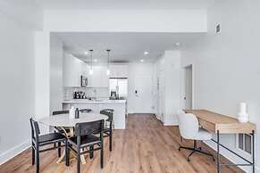 Sosuite 2BR Apt w Park View, W/d, Gym, Lounge