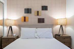 Stairway 3BR Apt w W D Ideal for Groups