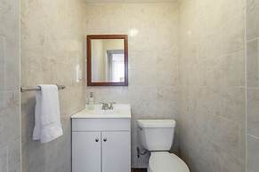 Stairway 3BR Apt w W D Ideal for Groups