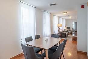 Stairway 3BR Apt w W D Ideal for Groups