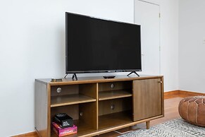 Stairway 3BR Apt w W D Ideal for Groups