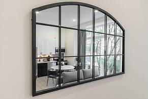 Sosuite Window Wall 1BR Apt w W D Desk