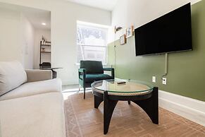 Sosuite 1BR Apt w W/d, Desk Alcove