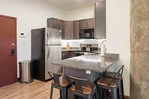 Sosuite 2BR Apt w W/d, Gym, On-site Restaurant