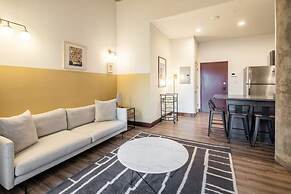 Sosuite 2BR Apt w W/d, Gym, On-site Restaurant