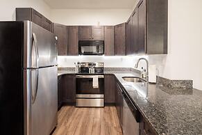 Sosuite 2BR Apt w W/d, Gym, On-site Restaurant