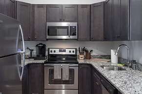 Sosuite 2BR Penthouse w W D Gym On-site Bar