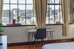 Sosuite 2BR Penthouse w W D Gym On-site Bar