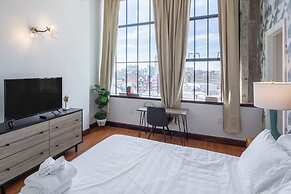 Sosuite 2BR Penthouse w W D Gym On-site Bar