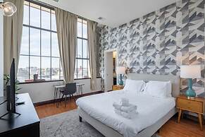 Sosuite 2BR Penthouse w W D Gym On-site Bar