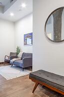 Sosuite 2BR Penthouse w W D Gym On-site Bar