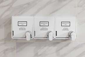 Sosuite 2BR Penthouse w W D Gym On-site Bar