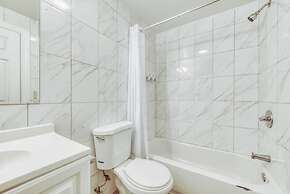 Cherry Suites 3BR Apt w W D Foosball Table