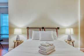 Cherry Suites 3BR Apt w W D Foosball Table