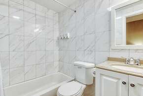 Cherry Suites 3BR Apt w W D Foosball Table