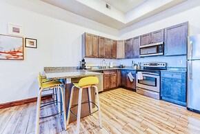 Sosuite 2BR Apt w W/d, Gym, On-site Restaurant