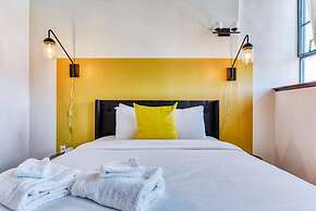 Sosuite 2BR Apt w W/d, Gym, On-site Restaurant