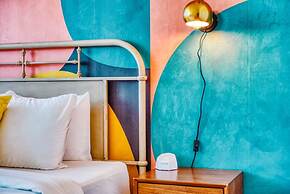 Sosuite 2BR Apt w W/d, Gym, On-site Restaurant