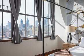 Sosuite 2BR Penthouse w W D Gym On-site Bar