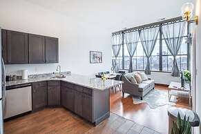 Sosuite 2BR Penthouse w W D Gym On-site Bar