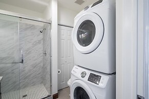 Sosuite 2BR Penthouse w W D Gym On-site Bar