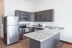 Sosuite 2BR Penthouse w W D Gym On-site Bar