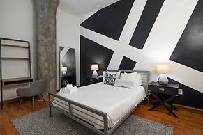 Sosuite 2BR Penthouse w W D Gym On-site Bar