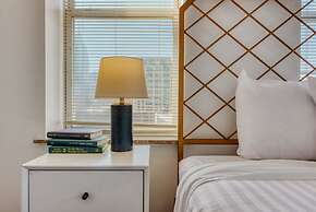 Stairway 3BR Apt w W D Home Theater