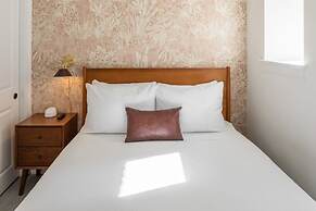 Sosuite 1BR Apt w W/d, Large Dining Seating